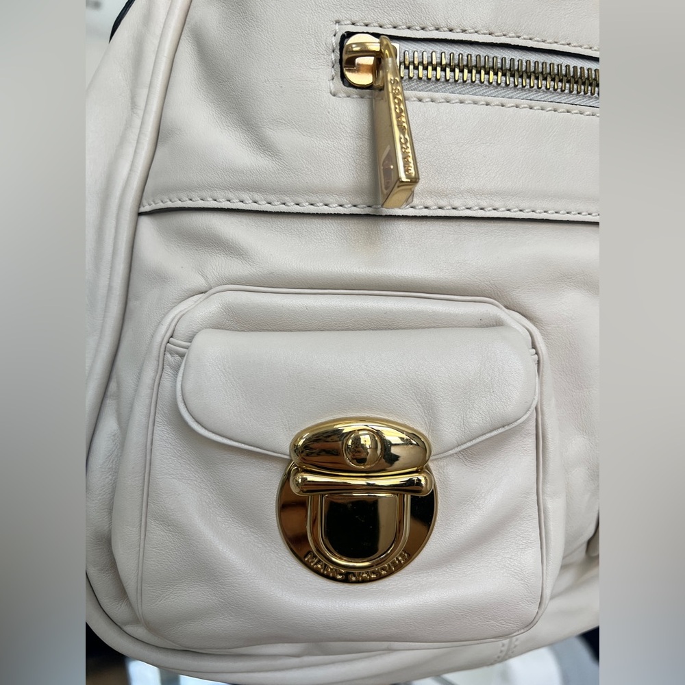 Marc Jacobs Cream Leather Shoulder Bag with Gold Hardware - Picture 2 of 9
